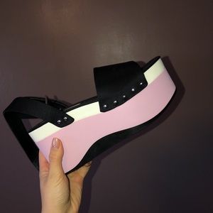 Pink flatform